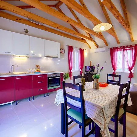 Betini - Authentic Island Escape Apartment *