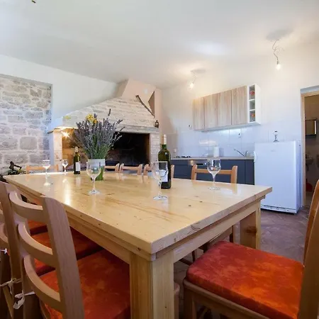 Apartment Betini - Authentic Island Escape *