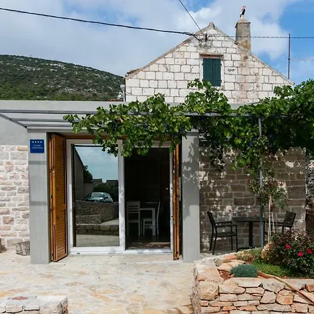 Betini - Authentic Island Escape Komiza