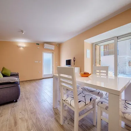 Apartment Betini - Authentic Island Escape *